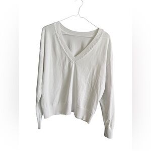 Express Women's V-Neck White Sweater small